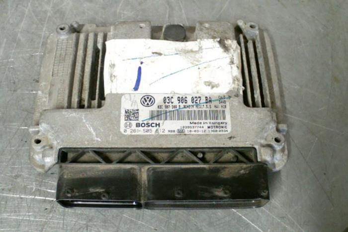Ordinateur gestion moteur d'un Volkswagen Golf 2011