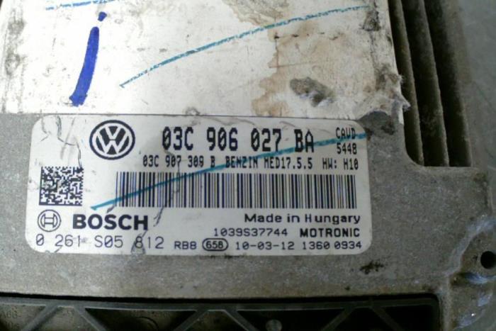 Ordinateur gestion moteur d'un Volkswagen Golf 2011