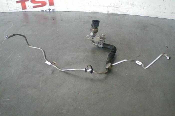 Usagé Conduit de carburant Audi RS5 Prix € 50,00 Règlement à la marge proposé par TSI-Parts / Allmotorparts B.V.