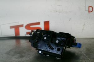 Usagé Serrure portière mécanique 2portes gauche Volkswagen Caddy Prix € 50,00 Prix TTC proposé par TSI-Parts