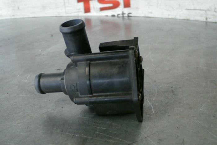 Begagnade Extra vattenpump Audi RS4 Pris € 25,00 Marginaltabell erbjuds av TSI-Parts / Allmotorparts B.V.
