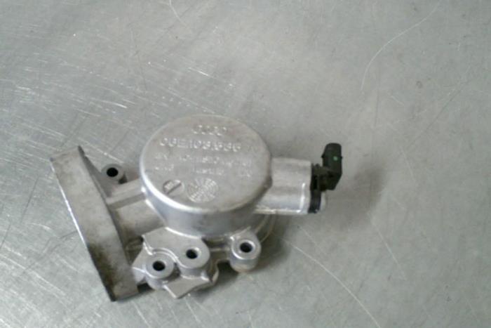 Vacuum pump (petrol) from a Audi S5