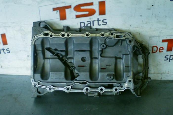 Usagé Couvercle carter Audi A4 Avant (B8) 2.0 TFSI 16V Prix € 41,00 Règlement à la marge proposé par TSI-Parts / Allmotorparts B.V.