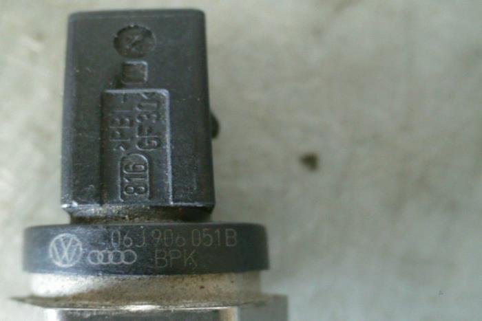 Fuel pressure sensor from a Audi TT 2013