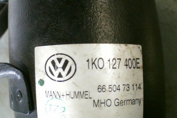 Filtro de combustible de un Volkswagen Golf 2006