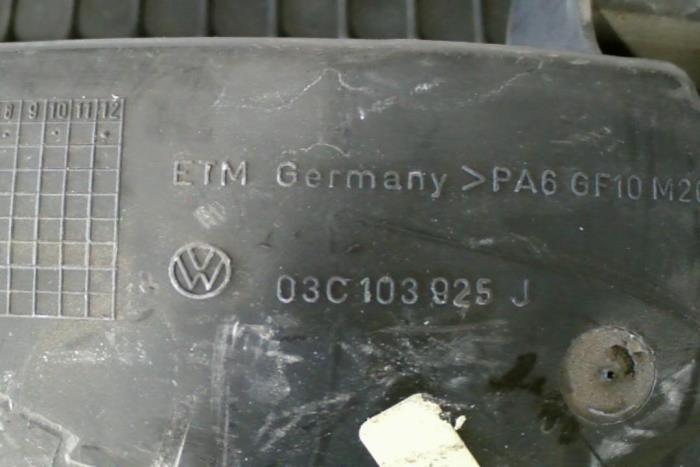 Abdeckblech Motor van een Volkswagen Golf 2007