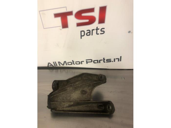 Gebrauchte Motorlager Audi A8 (D3) 4.2 V8 40V FSI Quattro Preis € 12,00 Margenregelung angeboten von TSI-Parts / Allmotorparts B.V.