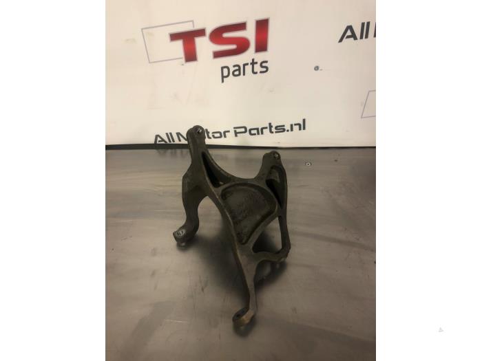 Gebrauchte Motorlager Audi A8 (D3) 4.2 V8 40V FSI Quattro Preis € 12,00 Margenregelung angeboten von TSI-Parts / Allmotorparts B.V.