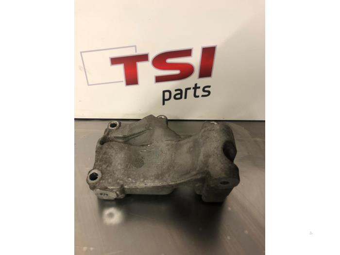 Usagé Support dynamo haut Audi A8 (D3) 4.2 V8 40V FSI Quattro Prix € 21,00 Règlement à la marge proposé par TSI-Parts / Allmotorparts B.V.