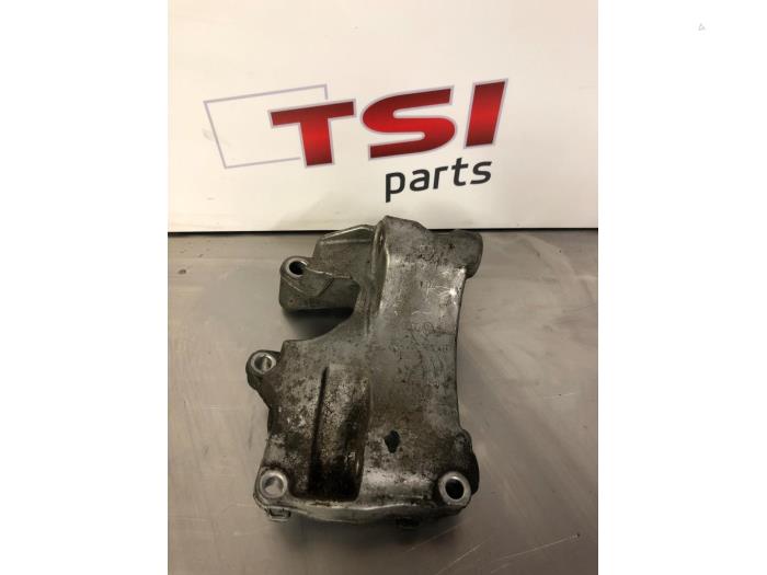 Usagé Support dynamo haut Audi A6 (C6) 4.2 V8 40V FSI Quattro Prix € 21,00 Règlement à la marge proposé par TSI-Parts / Allmotorparts B.V.