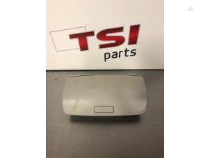 Używane Uchwyt na okulary Volkswagen Tiguan (5N1/2) 1.4 TSI 16V Cena € 15,00 Z VAT oferowane przez TSI-Parts