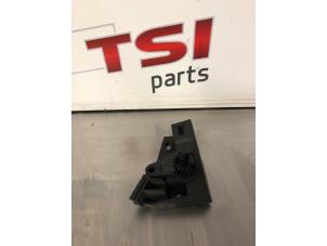 Used Hood lever Volkswagen Tiguan (5N1/2) 1.4 TSI 16V Price € 9,99 Inclusive VAT offered by TSI-Parts