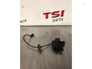 Usagé Moteur de verrouillage clapet réservoir Volkswagen Tiguan (5N1/2) 1.4 TSI 16V Prix sur demande proposé par TSI-Parts