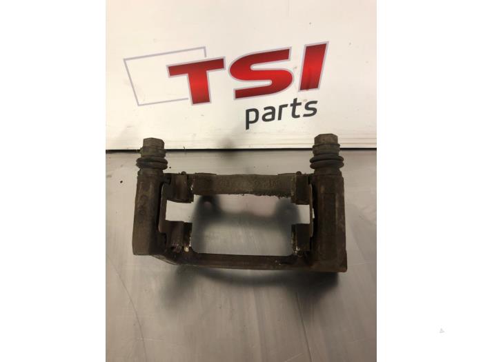 Begagnade Bromssköld Volkswagen Tiguan (5N1/2) 1.4 TSI 16V Pris € 17,00 Marginaltabell erbjuds av TSI-Parts / Allmotorparts B.V.