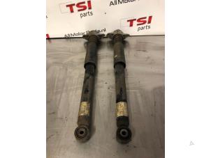 Usados Juego de amortiguador Volkswagen Tiguan (5N1/2) 1.4 TSI 16V Precio € 75,00 IVA incluido ofrecido por TSI-Parts