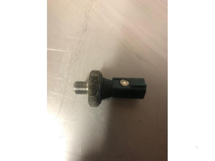Öldrucksensor van een Volkswagen Golf VI (5K1) 1.4 TSI 160 16V 2011