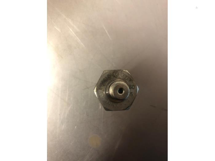 Öldrucksensor van een Volkswagen Golf VI (5K1) 1.4 TSI 160 16V 2011