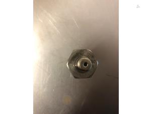 Öldrucksensor van een Volkswagen Golf VI (5K1) 1.4 TSI 160 16V 2011
