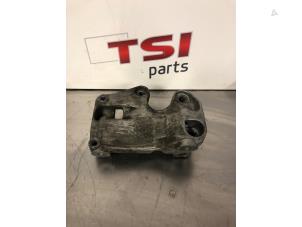 Used Alternator upper bracket Audi Q7 (4LB) 4.2 FSI V8 32V Price € 25,00 Inclusive VAT offered by TSI-Parts