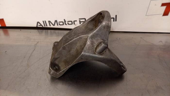 Used Engine mount Audi Q7 (4LB) 4.2 FSI V8 32V Price € 21,00 Margin scheme offered by TSI-Parts / Allmotorparts B.V.