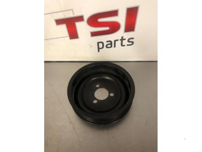 Water pump pulley from a Volkswagen Polo V (6R) 1.2 12V 2010