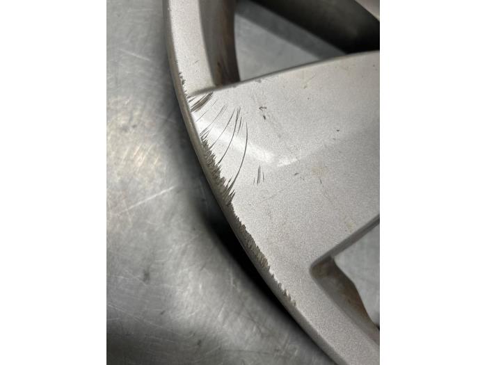 Wheel cover (spare) from a Volkswagen Touran (1T3) 1.2 TSI 2012