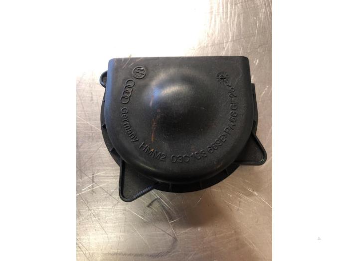 Usagé Couvercle de distribution Volkswagen Golf V (1K1) 1.4 TSI 140 16V Prix € 4,00 Règlement à la marge proposé par TSI-Parts / Allmotorparts B.V.