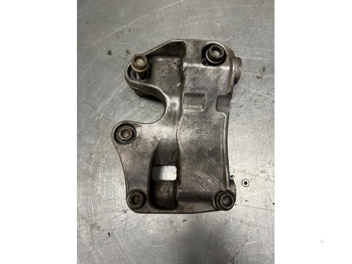Used Alternator upper bracket Audi Q7 (4LB) 4.2 FSI V8 32V Price € 21,00 Margin scheme offered by TSI-Parts / Allmotorparts B.V.