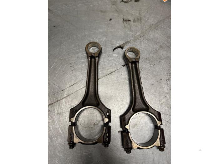 Usagé Bielle Audi Q3 (8UB/8UG) 2.0 16V TFSI 170 Quattro Prix € 39,00 Règlement à la marge proposé par TSI-Parts / Allmotorparts B.V.