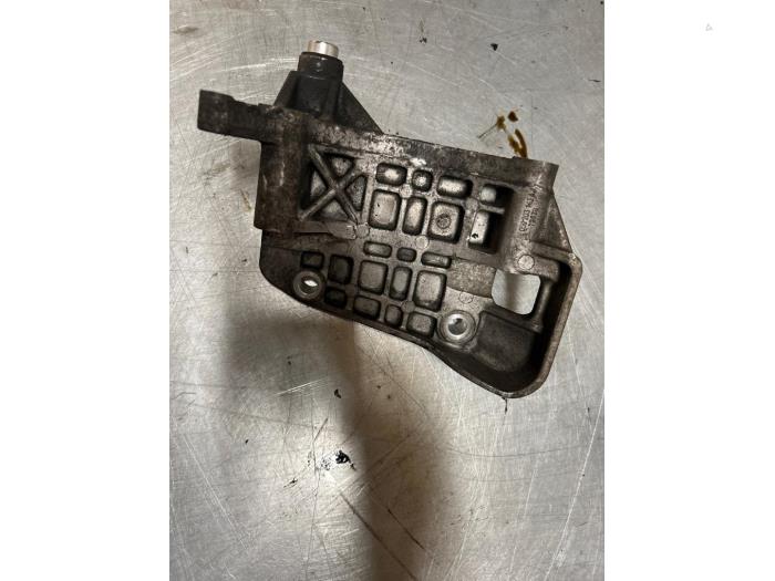 Gebrauchte Dynamostütze oben Volkswagen Touareg (7PA/PH) 3.0 TDI V6 24V BlueMotion Technology DPF Preis € 15,00 Margenregelung angeboten von TSI-Parts / Allmotorparts B.V.
