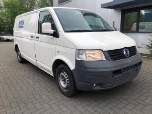 Używane Blotnik prawy przód Volkswagen Transporter T5 2.5 TDi Cena € 90,00 Z VAT oferowane przez TSI-Parts / Allmotorparts B.V.