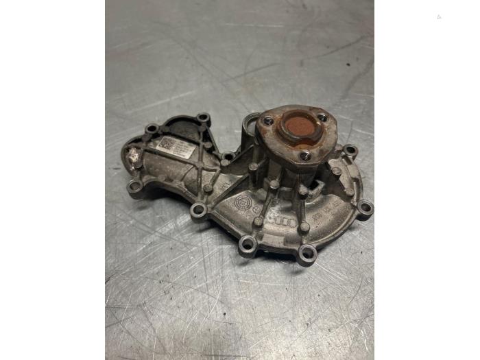 Używane Pompa wodna Audi A8 (D4) 3.0 TDI V6 24V Quattro Cena € 70,00 Procedura marży oferowane przez TSI-Parts / Allmotorparts B.V.