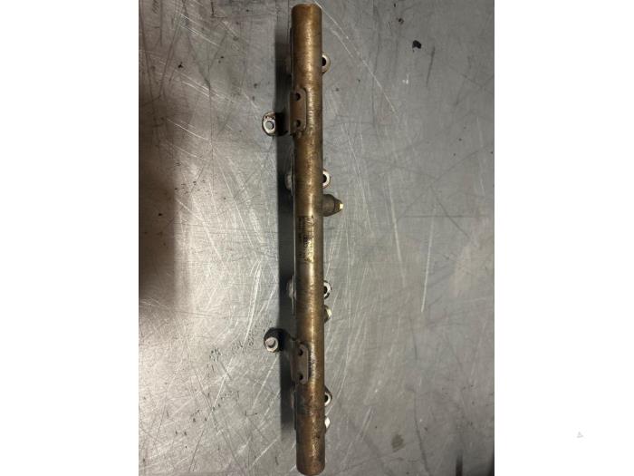 Gebrauchte Kraftstoffverteiler Audi A8 (D3) 4.2 V8 40V FSI Quattro Preis € 70,00 Margenregelung angeboten von TSI-Parts / Allmotorparts B.V.