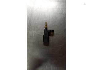 Temperatursensor Motor van een Volkswagen Golf VII (AUA) 1.4 TSI 16V 2016