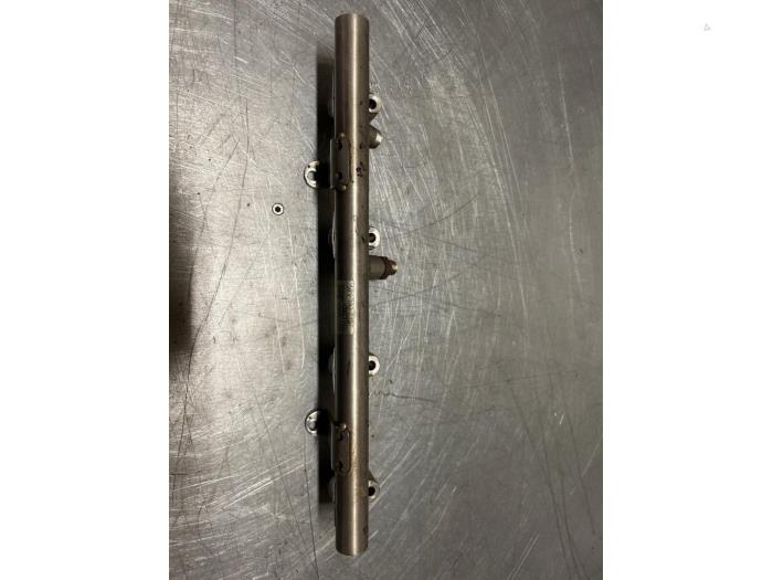 Gebrauchte Kraftstoffverteiler Audi A6 (C6) 4.2 V8 40V FSI Quattro Preis € 83,00 Margenregelung angeboten von TSI-Parts / Allmotorparts B.V.