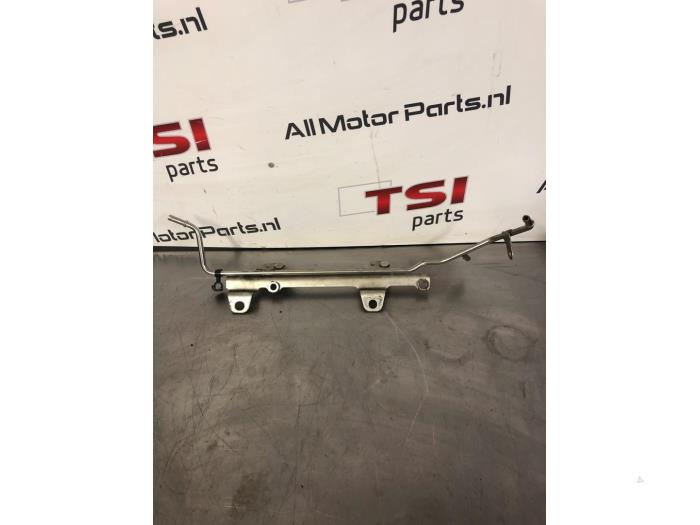 Begagnade Vattenrör Volkswagen Passat (3C2) 2.0 TFSI/TSI 16V Pris € 17,00 Marginaltabell erbjuds av TSI-Parts / Allmotorparts B.V.