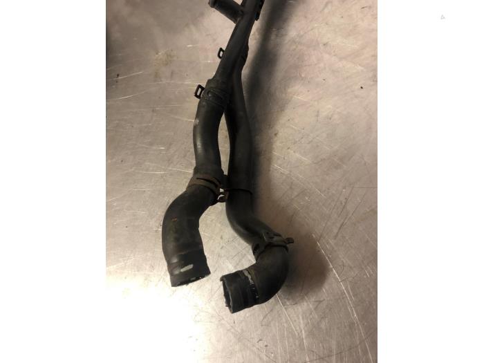 Wasserrohr van een Audi A3 (8P1) 1.8 16V TFSI 2009