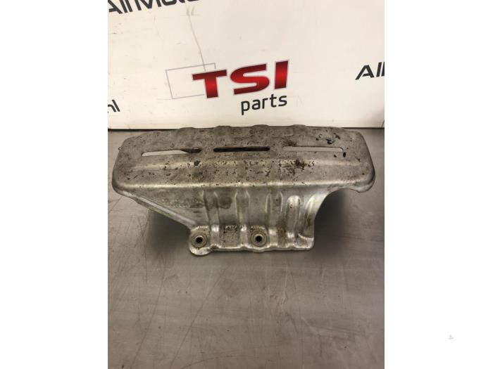 Begagnade Värmesköld Volkswagen Golf Plus (5M1/1KP) 1.4 TSI 160 16V Pris € 12,00 Marginaltabell erbjuds av TSI-Parts / Allmotorparts B.V.
