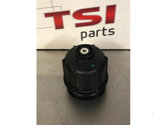 Gebrauchte Ölfilter Deckel Audi RS 6 Avant (C7) 4.0 V8 TFSI 32V Preis € 17,00 Margenregelung angeboten von TSI-Parts / Allmotorparts B.V.