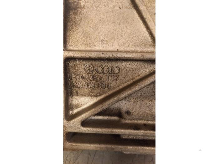 Support dynamo bas d'un Volkswagen Transporter T5 2.5 TDi 2005