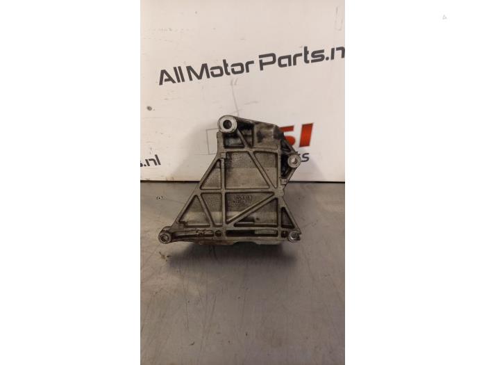 Usagé Support dynamo bas Volkswagen Transporter T5 2.5 TDi Prix € 20,00 Règlement à la marge proposé par TSI-Parts / Allmotorparts B.V.