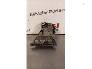 Support dynamo bas d'un Volkswagen Transporter T5 2.5 TDi 2005
