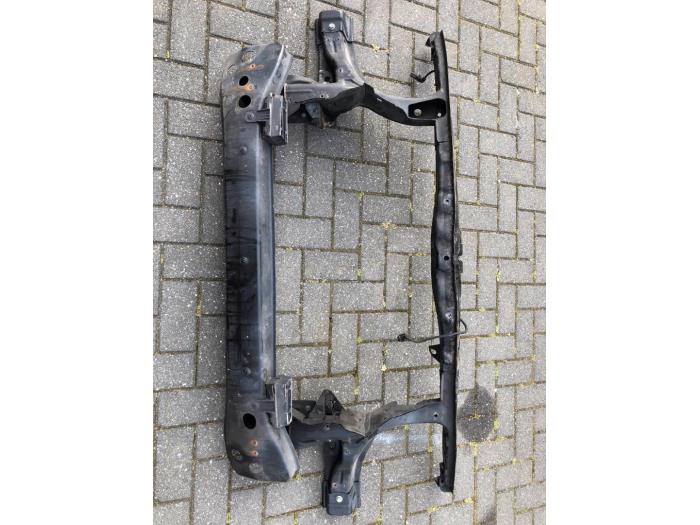 Begagnade Front Volkswagen Transporter T5 2.5 TDi Pris € 83,00 Marginaltabell erbjuds av TSI-Parts / Allmotorparts B.V.