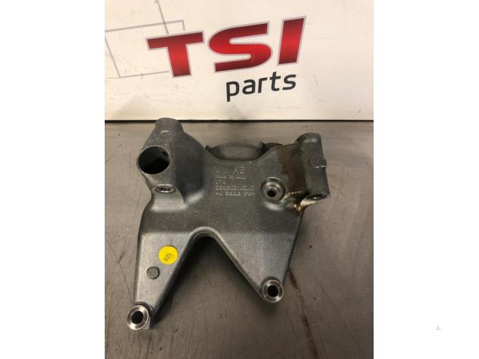 Usagé Support dynamo bas Audi SQ5 (FYB/FYG) 3.0 TFSI V6 24V Prix € 12,00 Règlement à la marge proposé par TSI-Parts / Allmotorparts B.V.
