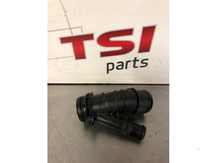 Begagnade Vattenrör Audi S4 (B9) 3.0 TFSI V6 24V Pris € 8,00 Marginaltabell erbjuds av TSI-Parts / Allmotorparts B.V.