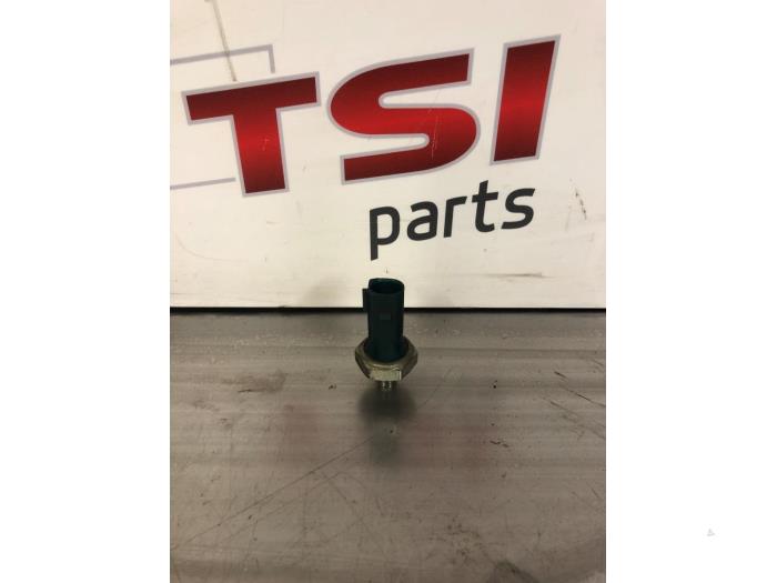 Begagnade Oljetryckssensor Volkswagen Polo V (6R) 1.2 TSI Pris € 12,00 Marginaltabell erbjuds av TSI-Parts / Allmotorparts B.V.