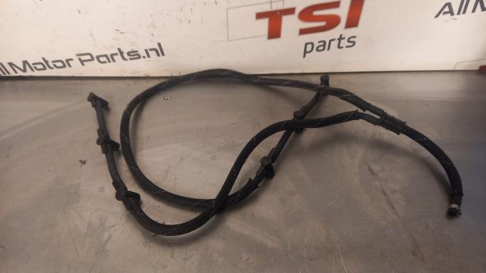 Usagé Conduit de carburant Audi A6 (C7) 3.0 TDI V6 24V Quattro Prix € 66,00 Règlement à la marge proposé par TSI-Parts / Allmotorparts B.V.