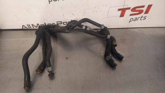 Usagé Conduit de carburant Audi A6 (C7) 3.0 TDI V6 24V Quattro Prix € 54,00 Règlement à la marge proposé par TSI-Parts / Allmotorparts B.V.