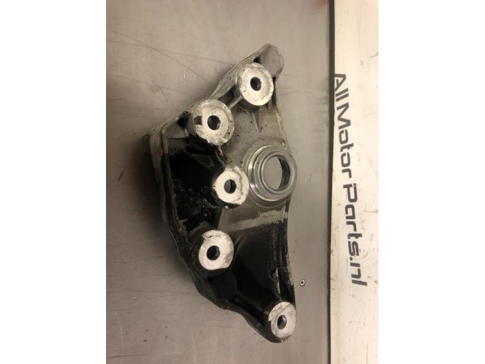 Front differential bracket