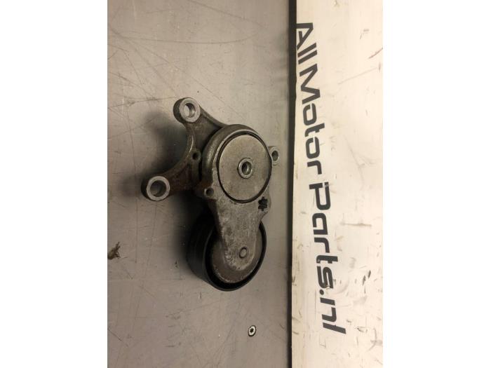 Usados Rodillo tensor correa múltiple Mercedes B (W246/W242) 1.6 B-200 BlueEFFICIENCY Turbo 16V Precio € 25,00 Norma de margen ofrecido por TSI-Parts / Allmotorparts B.V.